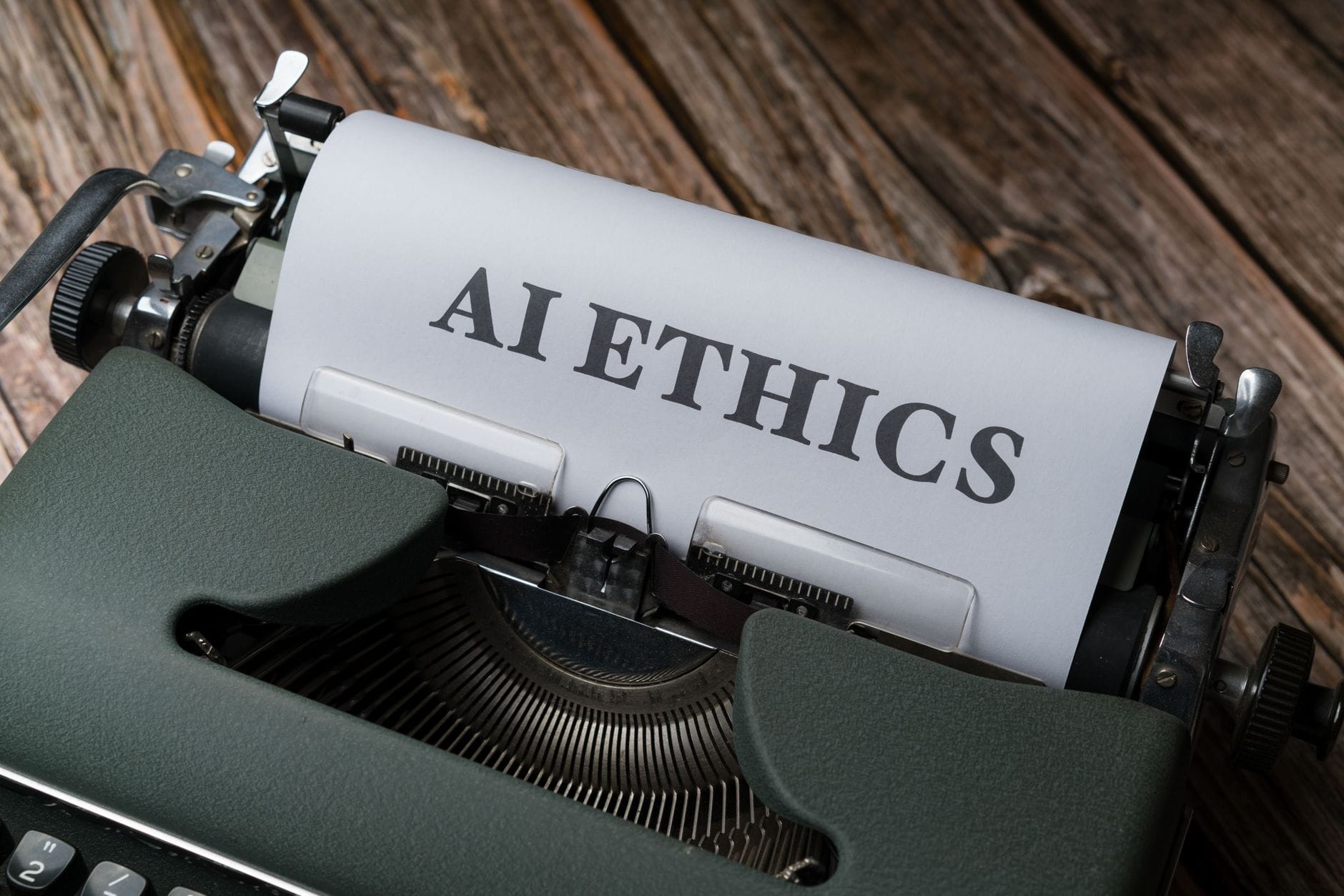 Retro maszyna do pisania z kartką z napisem AI Ethics